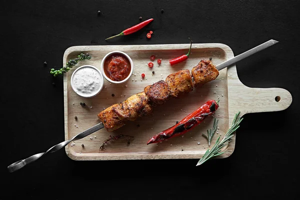 Zakąska kebab z kurczaka z warzywami, widok z góry — Zdjęcie stockowe