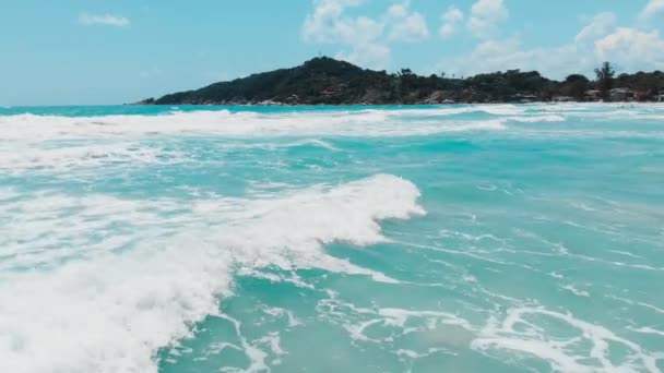 Undertow puxando o oceano para fora da praia — Vídeo de Stock