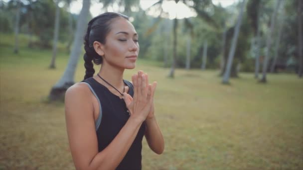 Asian woman meditating in the jungle — Stock Video
