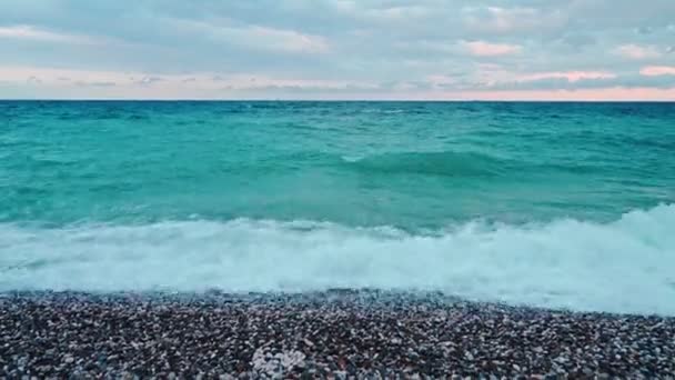 土耳其野生鹅卵石海滩 — 图库视频影像