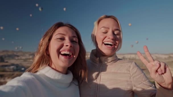 Close-up lifestyle portrait of young best friends girls having fun at Cappadocia — Stock Video