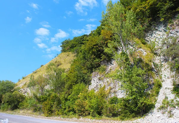 South Road Mountain Streamer Background Blue Sky — Stock Photo, Image