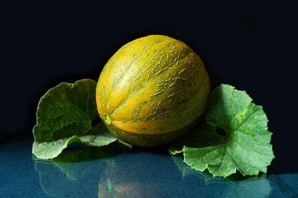 Yellow Melon Green Sheet Black Background Ripe Fruit Rests Table — Stock Photo, Image