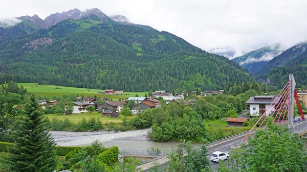 Nézd Kis Falu Bach Lech Völgyben Fekszik Tirol Ausztria Lakások — Stock Fotó