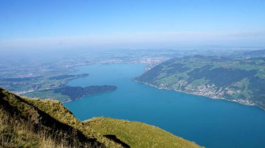 Orta İsviçre, göl çevresinde birçok kasaba büyük bir göl göl Zug için Mount Rigi görüntüleyin