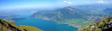 Mount Rigi üzerinden Orta İsviçre Gölü Zug için yer Arth, resmi sağ kenarına Lake Lauerz Kanton Schwyz, dağ ve vadi ve birçok küçük kasaba, panorama görünümdür,