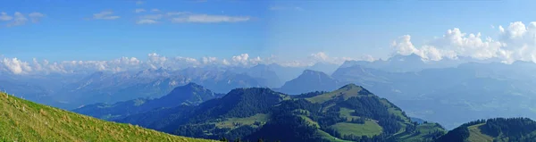 スイスの山にリギ山からの眺め 青い空と白い雲 パノラマの風景 — ストック写真