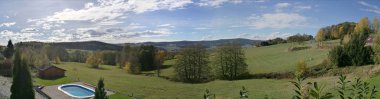 Erzgebirge sonbahar, çayırlar ve renkli ormanlar, panorama Erzgebirge Saxony, Almanya için batı kesiminde dağlık manzara