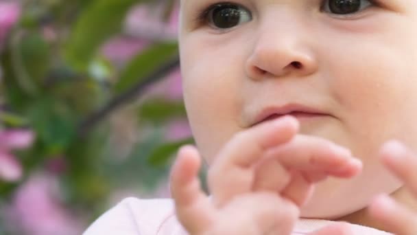 Sweety playing and clap hand outside slowmotion closeup — Stock Video