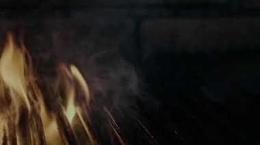 Biftek ızgara yangın yavaş mo ile kayma