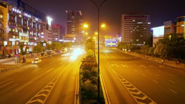 Timelapse 交通在夜城市发光的高速公路 — 图库视频影像