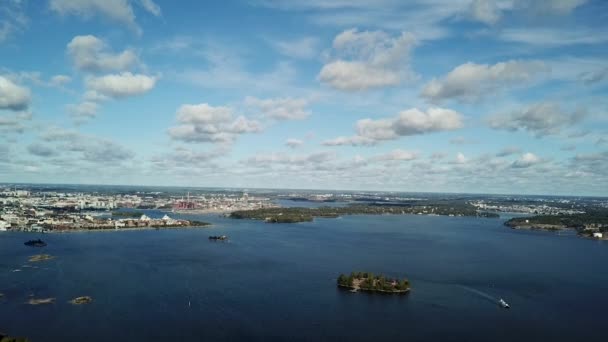 海岸線のヨーロッパ国立公園と北クルーズ都市の空中眺め — ストック動画