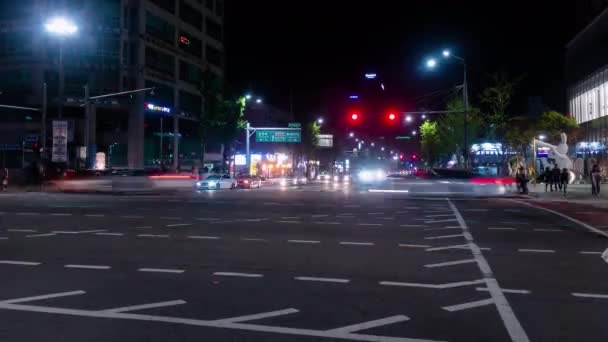 Noc zatłoczone miasto ulica w centrum z transport scena czas upływ — Wideo stockowe