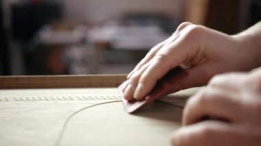 Dolapçı İşyerinde Ürün Üretin