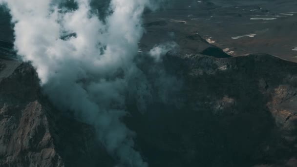 Vogelbeobachtung Rauchen Aktiv Krater des Vulkans Episches Panorama Landschaft Terrain 4k — Stockvideo