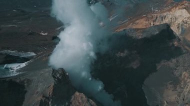 Kuşlar, Yanardağ Etkin Krateri 'ni Gördü Epic Panorama Arazisi 4k