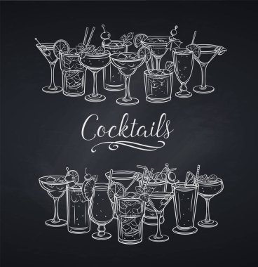 Alkolik saksocular afiş, karatahta. Yaz plajı alkollü içkileri. Tatil ve plaj partisi vektör geçmişi. Long Island, Bloody Mary, margarita, mai tai, pina colada, blue lagoon