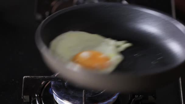 Cooking Egg Frying Pan — Stock Video