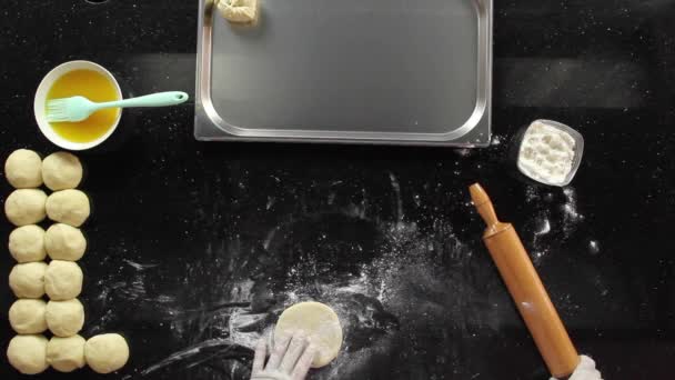 工業用キッチンでケーキを作る — ストック動画
