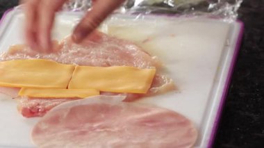 Ev yapımı cordon bleu mutfak içinde hazırlama 