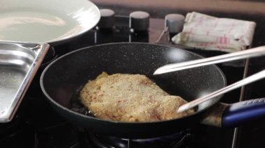 Ev yapımı cordon bleu mutfak içinde hazırlama 