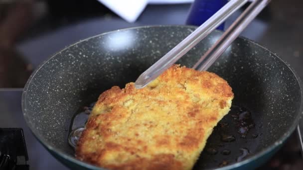 Hausgemachtes Cordon Bleu Der Küche Zubereiten — Stockvideo