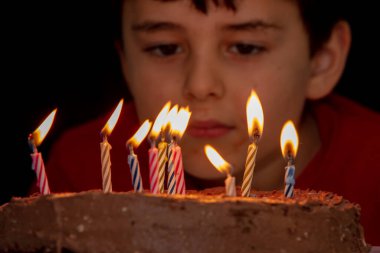 Karanlıkta Doğumgününde Dilek Tut