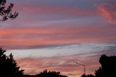 Urla, İzmir, Türkiye 'de dramatik gün batımı manzarası.