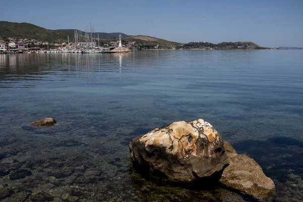 Urla, Turkey - may 12, 2020 : Harbour view in Iskele, Urla. Urla is populer fishing old town in Izmir. — Stock Photo, Image