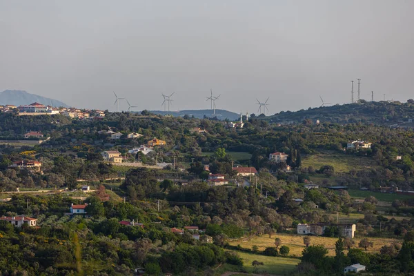 Turbine eoliche sulle montagne Urla Turchia — Foto Stock