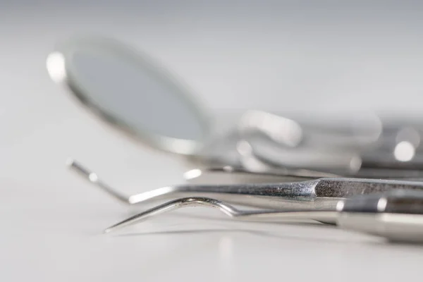 Dentist tools: mirror, dental probe and tweezers — Stock Photo, Image