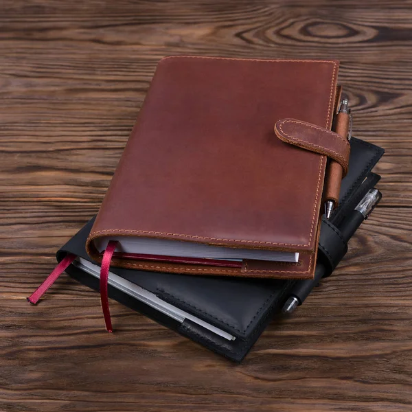 Custodie Notebook Pelle Marrone Nera Fatte Mano Con Notebook Penna — Foto Stock