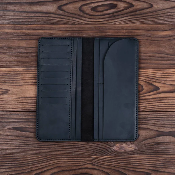 Cartera Viaje Negro Hecho Mano Encuentra Fondo Madera Texturizada Primer — Foto de Stock