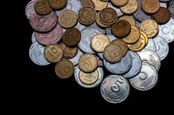 Малі Українські Монети Ізольовані Чорному Фоні Погляд Зблизька — стокове фото