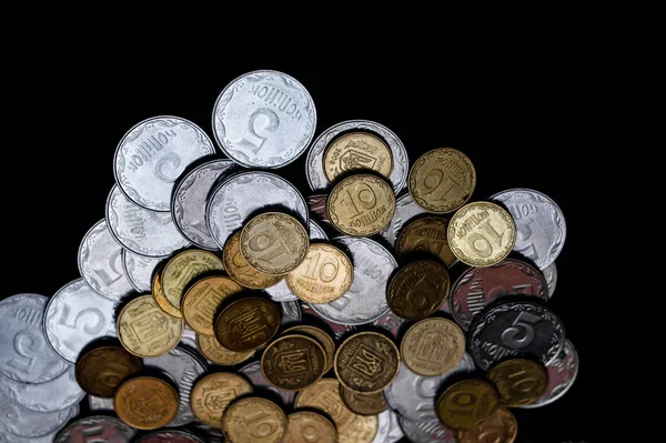 Українські Монети Ізольовані Чорному Фоні Вигляд Зблизька Монети Розташовані Нижче — стокове фото