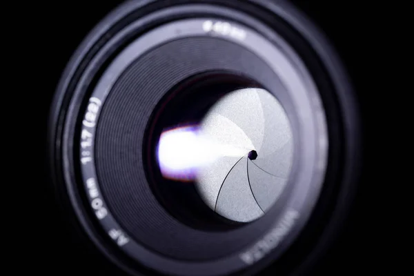 Lens aperture low light photo. Aperture blades is clean. Stock p — Stock Photo, Image