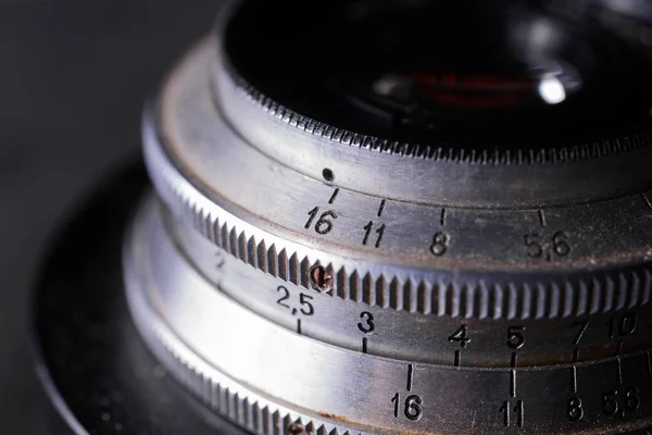 Vintage lens schalen symbolen close-up. Stock foto met wazig gr — Stockfoto