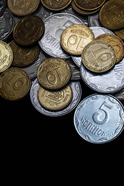 Ukraińskie Monety Odizolowane Czarnym Tle Widok Bliska Monety Znajdują Się — Zdjęcie stockowe