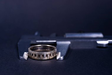 Vintage çelik Kaliper ölçme Sterling Gümüş erkek Ring hercai
