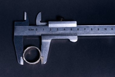 Vintage çelik Kaliper ölçme Sterling Gümüş erkek Ring hercai