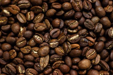 Taze kavrulmuş Arabica kahve çekirdekleri. Harika bir backgroung. Duvar kağıtları veya photobackground için iyi.