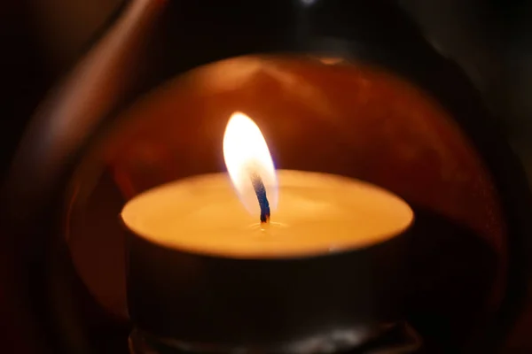 芳香族ランプのキャンドルの露出の低い光の写真 クローズアップビュー — ストック写真