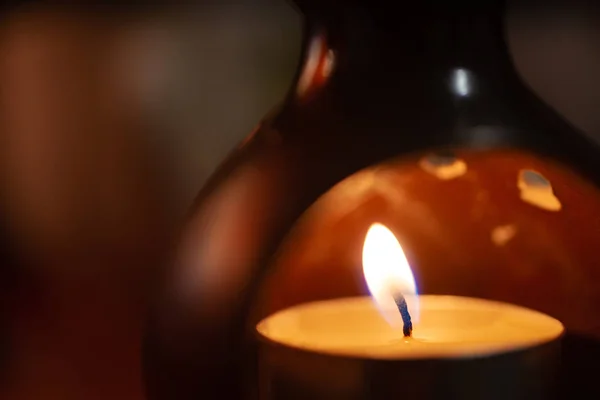 Aromatik Lamba Içinde Mum Düşük Işık Fotoğrafı Yakın Çekim Görünümü — Stok fotoğraf