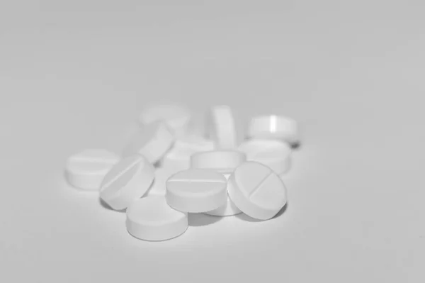 Pillole Bianche Sfondo Bianco Vista Vicino Esperienza Medica Immagine Sanitaria — Foto Stock