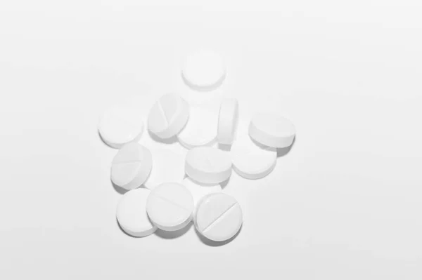 Pillole Bianche Sfondo Bianco Vista Vicino Esperienza Medica Immagine Sanitaria — Foto Stock