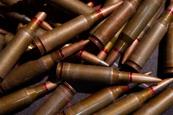 Mycket Gevärsammunition Kulpatron Pansarbrytande Patron Närbild Underexponerat Foto — Stockfoto