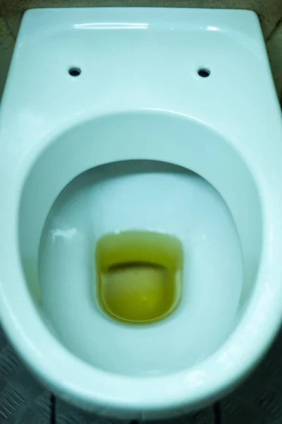 Брудний Жахливий Туалет Громадському Туалеті Покриття Погіршилося Від Вологи Сечі — стокове фото