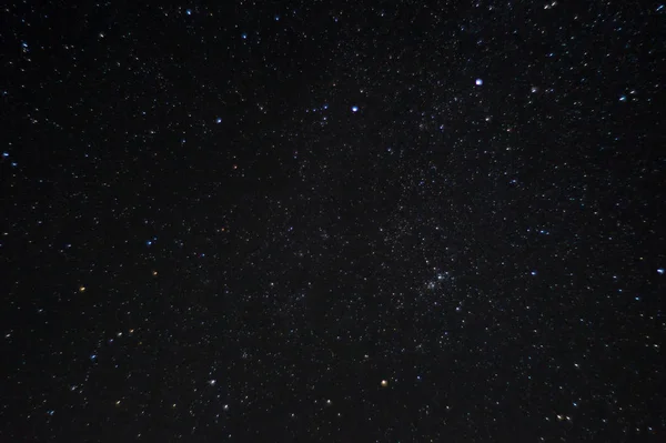 Hosszú Expozíciós Éjszaka Fényképe Sok Csillag Csillagképpel Messze Várostól Éjszakai — Stock Fotó