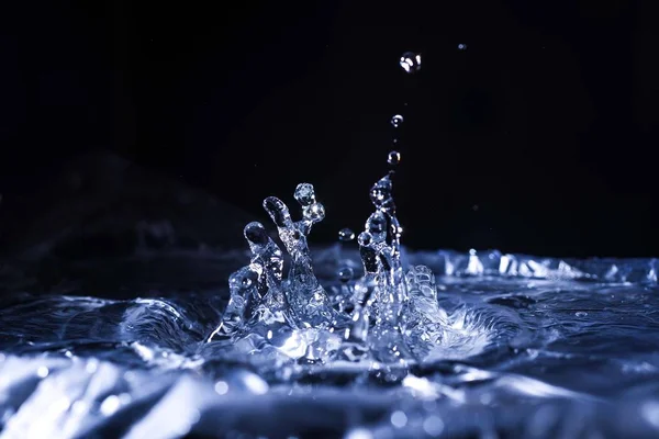 Gotas Água Salpicando Membrana Acústica Muitas Gotas Alta Frequência Ondas — Fotografia de Stock