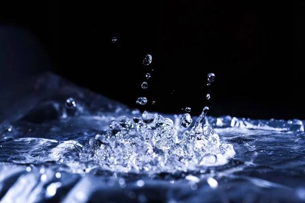 Gotas Água Salpicando Membrana Acústica Muitas Gotas Alta Frequência Ondas — Fotografia de Stock